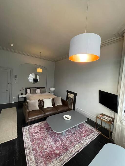Elegant Studio In Central Hove - 5 Min Walk To Beach - 10 Min To Brighton Kültér fotó