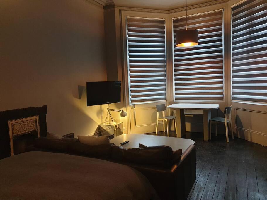 Elegant Studio In Central Hove - 5 Min Walk To Beach - 10 Min To Brighton Kültér fotó