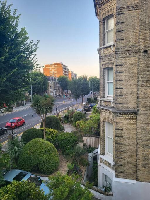 Elegant Studio In Central Hove - 5 Min Walk To Beach - 10 Min To Brighton Kültér fotó